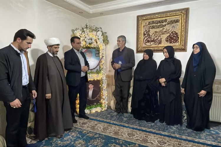 دیدار اعضای هیات رئیسه دانشگاه یاسوج با خانواده "شهید والامقام علی کیانی" از شهدای جنگ رمضان در یاسوج